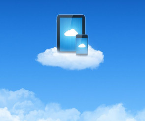 Smartphone und Tablet auf Wolke 