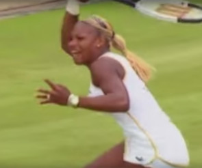 Serena Williams beim Tennisspielen 