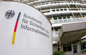 Eingang des BSI-Dienstgebäude in Bonn 