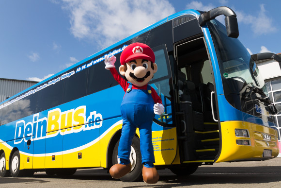 Super Mario fährt mit dem Fernbus 