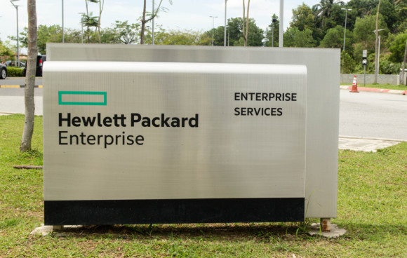 HPE-Logo auf der grünen Wiese 