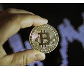 Bitcoin-Kurs steigt über 11 000 Dollar