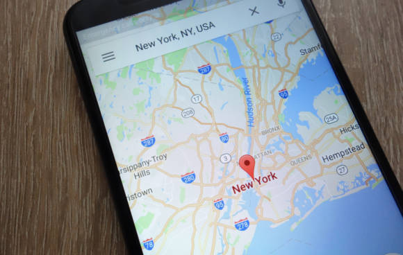 Android-Smartphone mit Google Maps 