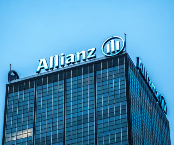 Allianz Logo auf einem Gebäude 