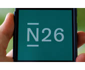 N26-Logo auf Smartphone-Bildschirm