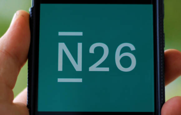 N26-Logo auf Smartphone-Bildschirm 