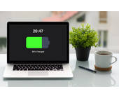 Laptop mit aufgeladenem Akku