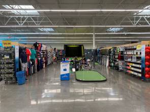 Blick-in-den-kassenlosen-Store-von-Decathlon