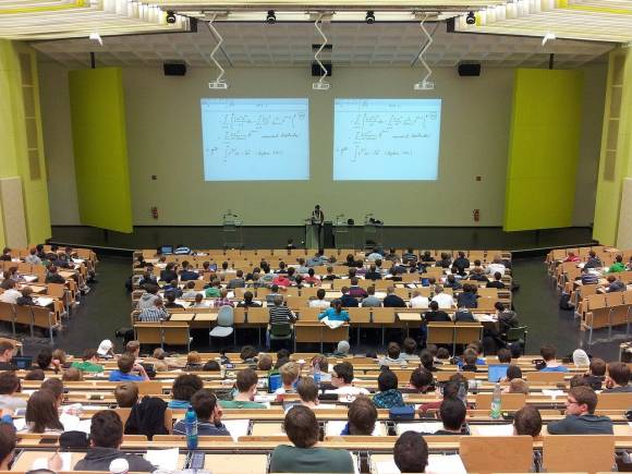 Hörsaal überflüssig - Virtuelle Klassenzimmer an der FFHS 