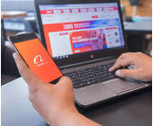 Alibaba auf dem Laptop und dem Smartphone