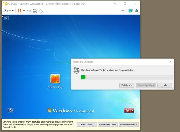 Während die VMware-Tools herunterladen, könnten Sie sich eigentlich schon einloggen