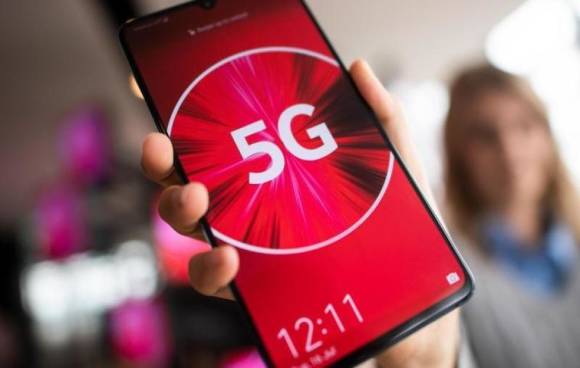 5G-Symbol auf Smartphone-Screen 