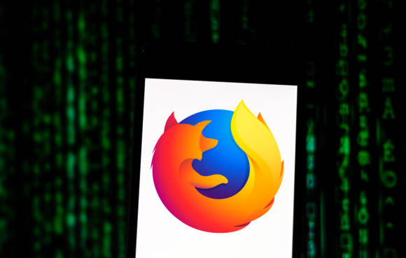 Firefox mit Code im Hintergrund 