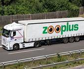 LKW mit Zooplus Logo