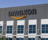 Amazon Logo an einem Haus