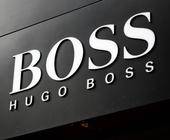 Hugo Boss Logo an Hauswand