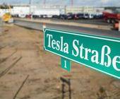 Schild der Tesla-Straße