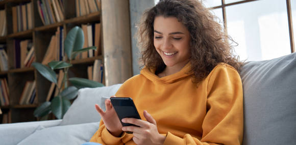 Frau mit Smartphone 