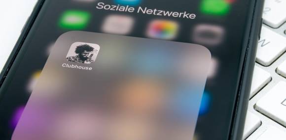 Clubhouse-App auf Smartphone 
