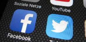 Apps auf Smartphone: Facebook, Twitter, Youtube 