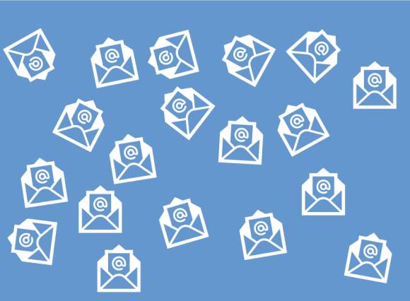 Zahlreiche weisse E-Mail-Icons auf blauem Hintergrund 
