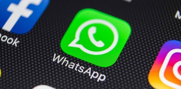 WhatsApp Messenger App auf Smartphone-Screen 