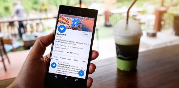 Twitter-App auf Smartphone 