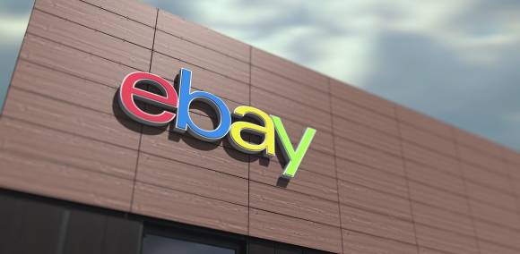 eBay-Logo an Gebäude 