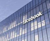 Facebook Logo an Gebäude