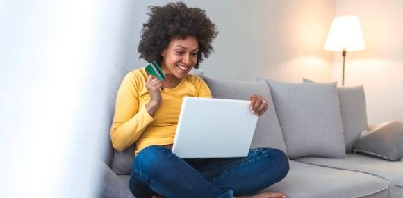 Frau mit Laptop 