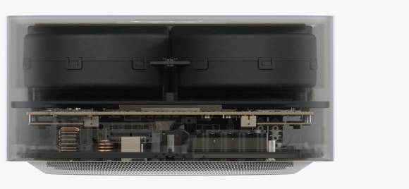 Die Lüfter sind geradezu riesig, waren aber nie zu hören Das Foto zeigt das halbtransparente Gehäuse des Mac Studio mit seinem internen Aufbau