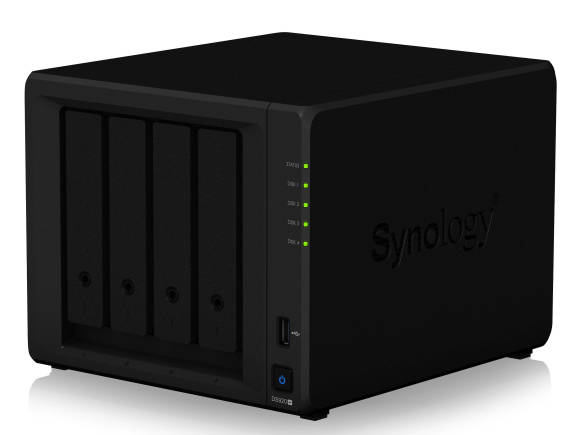 Das Bild zeigt einen Netzwerkspeicher von Synology mit Platz für vier Festplatten 