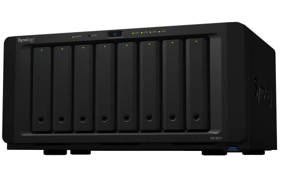 Ein dicker Brummer wie der Synology DS1821 kann auch in mehreren Etappen gefüllt werden Das Foto zeigt einen Synology DS1821