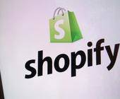 mobiles Gerät mit shopify-Logo