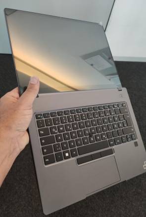 Das PrimeBook ganz aufgeklappt