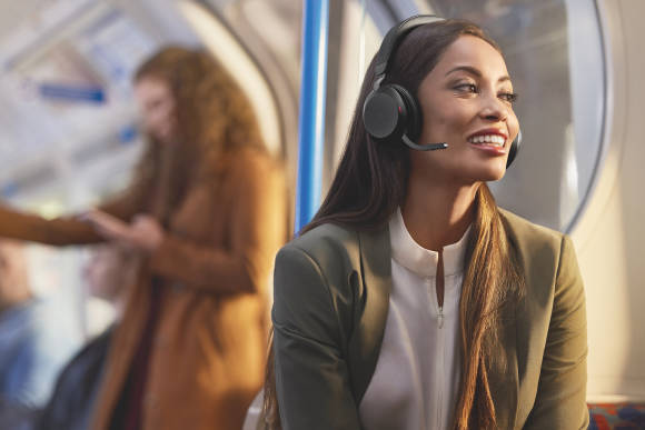 Frau mit Headset