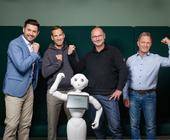 Das Educatio-Team und der weisse Pepper-Roboter