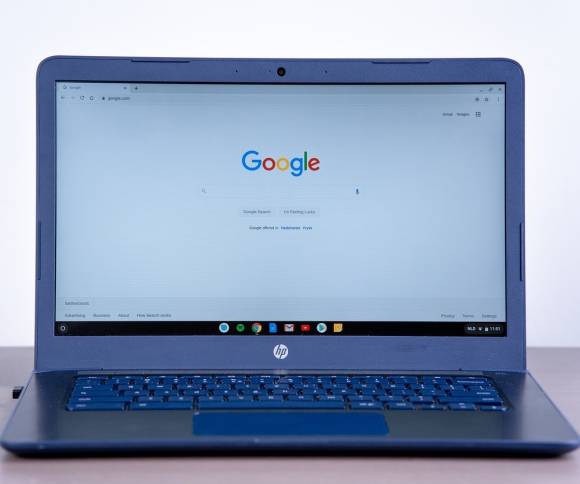 Google-Startseite auf einem Notebook 