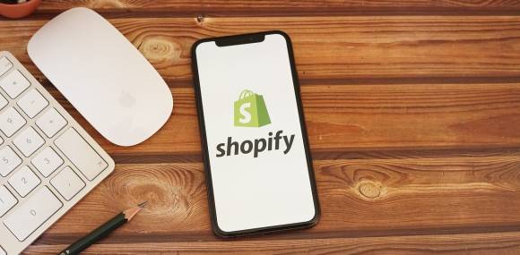 Shopify-App auf einem Smartphone 