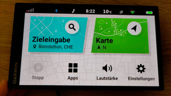 Foto des Garmin-Gerätes, das Navigationsfunktionen zeigt 