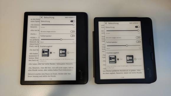 Zwei verschieden grosse Tolino-E-Book-Reader nebeneinander
