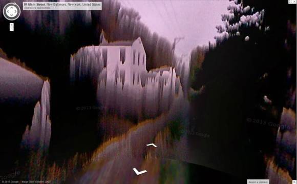 Gruselig-psychedelisch verzerrte Aufnahme einer Ortschaft 