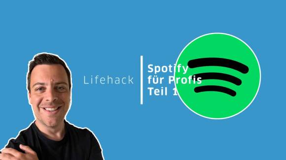 Redaktor Florian Bodoky neben einem Spotify-Logo 