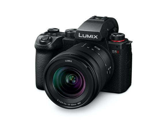 Panasonic Lumix S5 II Frontansicht der Kamera mit 20-60mm-Objektiv