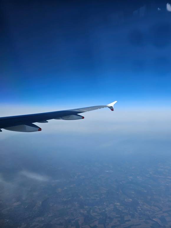 Schnappschuss aus dem Flugzeugfenster