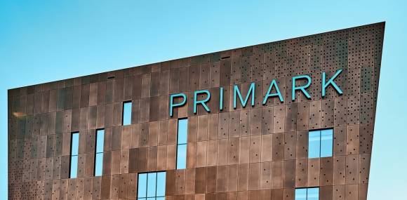 Primark Logo an Gebäude 