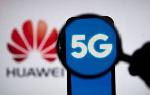 Symbolbild zeigt Huawei-Logo und 5G-Beschriftung 