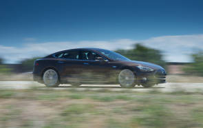 Der aktuelle Prototyp des «Vehicle-to-Maintenance»-Systems wurde in einer Tesla-Limousine getestet 