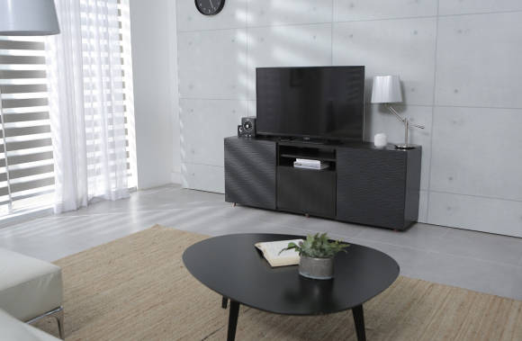 Symbolbild zeigt einen Smart-TV in einem Wohnzimmer 