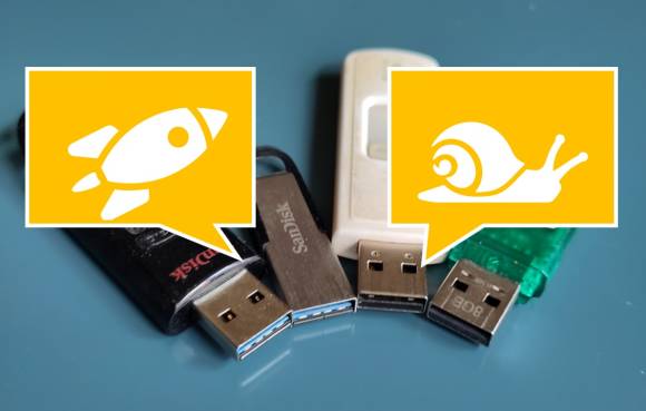 Ein Raketen-Symbol bei zwei USB-3-Sticks, ein Schnecken-Symbol bei zwei USB-2-Sticks 